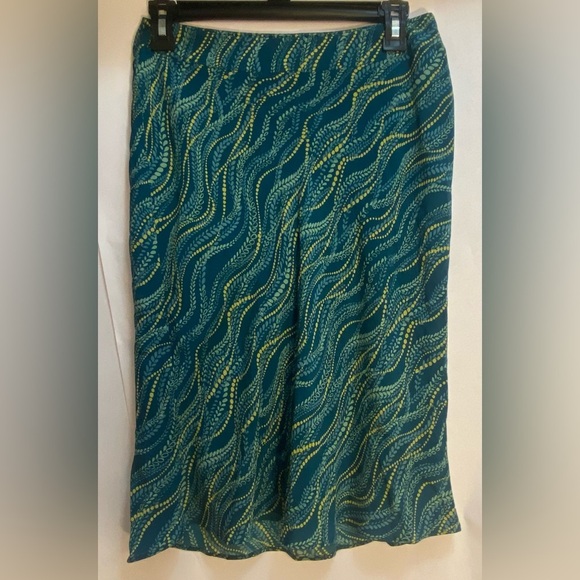 Tommy Bahama Women’s Silk Skirt Size 2 - Picture 1 of 7